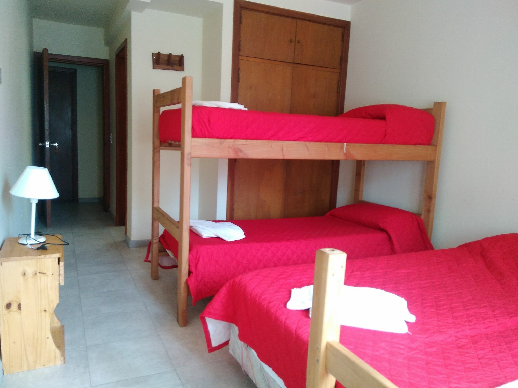 סן קרלוס דה ברילוצ'ה Hostel De La Plaza Amalia מראה חיצוני תמונה